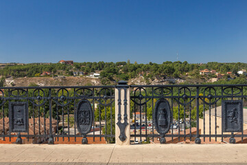 Obraz premium Una visita turística a la ciudad de Teruel descubriendo sus encantos