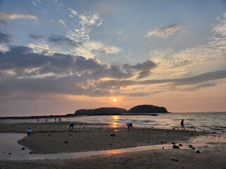 Obraz premium sunset on the beach