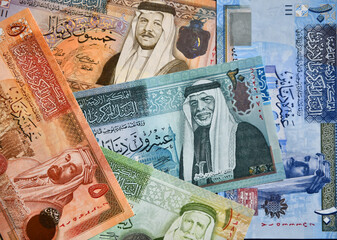 unos billetes actuales de Jordania