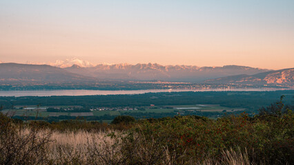 vue sur le bassin lémanique, les Alpes et le Mont Blanc