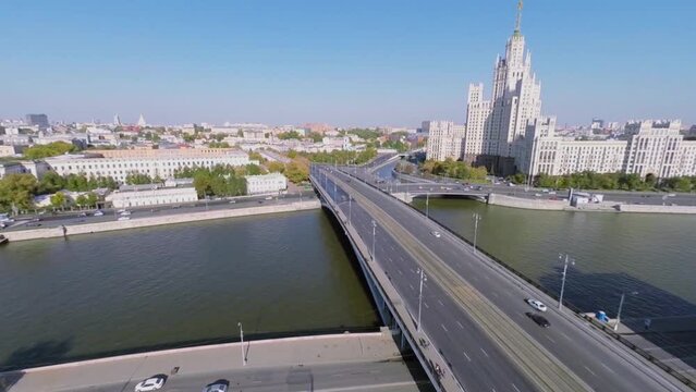City traffic on Kotelnicheskaya quay and Bolshoy Ustyinsky bridge