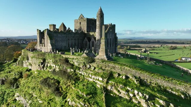 Castle on the mountain. The Rock of Cashel 4k