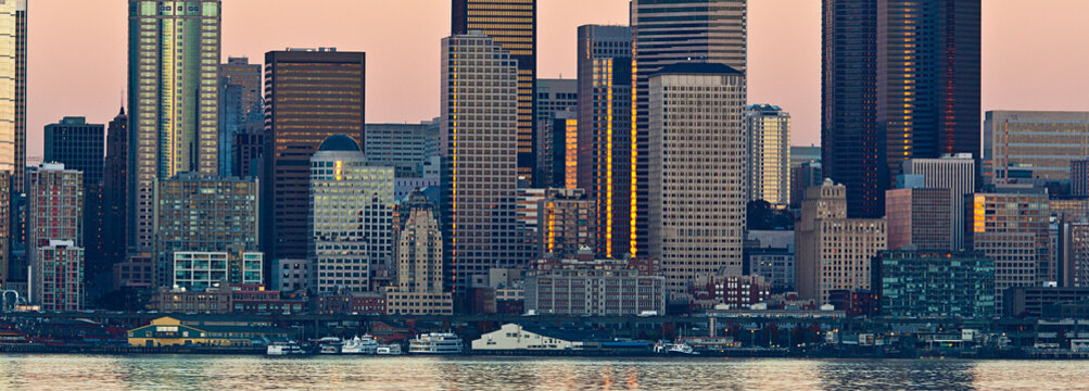4K Ultra HD Image: Seattle City Lights - Modern Waterfront Skyline at Dusk © Only 4K Ultra HD