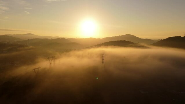 HIPERLAPSE JOINVILLE SANTA CATARINA BRAZIL BRASIL - Imagens da cidade industrial, com transito, movimento, amanhecer, na maior cidade de Santa Catarina, &eacute; poss&iacute;vel observar a movimenta&ccedil;&atilde;o 