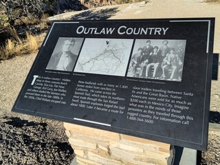 Sign saying "Outlaw Country" at a scenic overlook in Utah