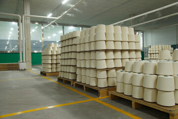 In industrial sewing machine spun yarn, many thread together