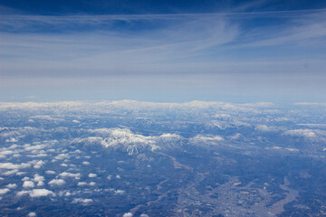 Fototapeta na wymiar 飛行機から見た山並み 