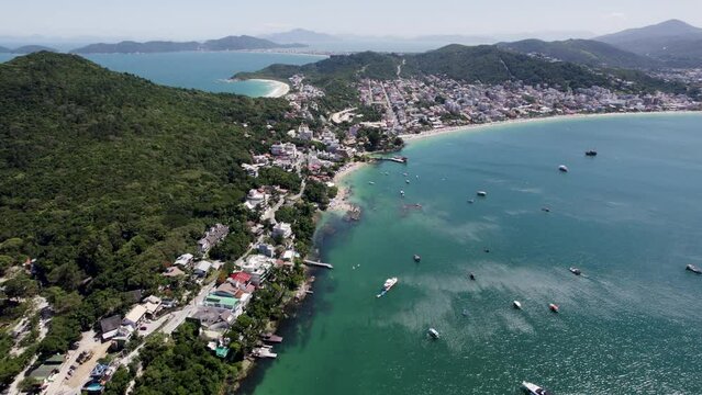 Videos de drone en 4 k de las playas de Bombinhas, Santa Catarina, Brasil