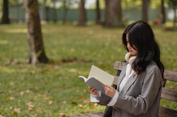 Fototapeta premium Portrait of Female Asian Students in the park 