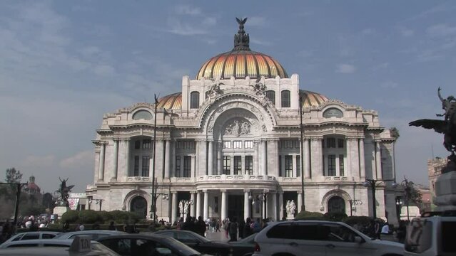 Long shot of Palacio De Bellas Artes in Ciudad de Mexico