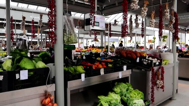 Garlic hanging in vegetable store, Bolhao Market, Porto. Tilt down