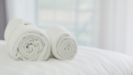 Obraz na płótnie Canvas Beautifully folded white towels and toiletries. Luxury bedroom in the bedroom ,Bed, hotel, bedroom, hotel room, towel, liquid soap