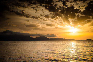 Fototapeta na wymiar amazing sunset by the sea