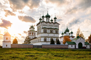 Nikolo-Vyazhishchsky monastery (Vyazhishchi Convent of St. Nicholas) in autumn. Vyazhishchi, Novgorod region. Russia - obrazy, fototapety, plakaty