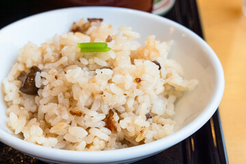 日本料理「炊き込みご飯」