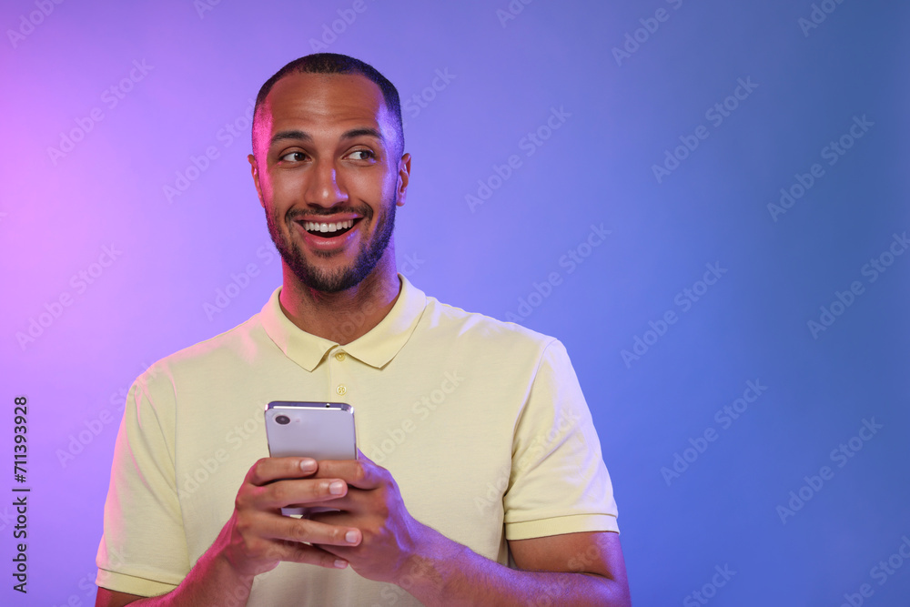 Poster Happy man sending message via smartphone on color background, space for text