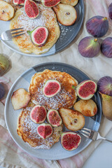 Pancakes with syrup and figs on top