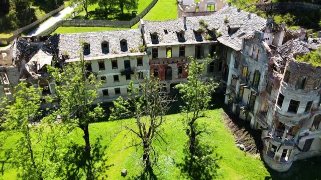 Drohnenflug Wildbad Innichen in S&uuml;dtirol Lost Place
