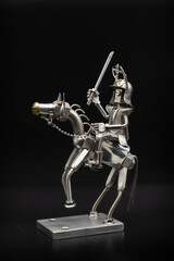 馬に乗った甲冑姿の武将のフィギア・メタルフィギア