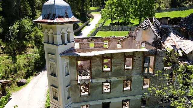 Drohnenflug Wildbad Innichen in S&uuml;dtirol Lost Place