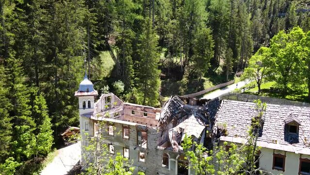 Drohnenflug Wildbad Innichen in S&uuml;dtirol Lost Place