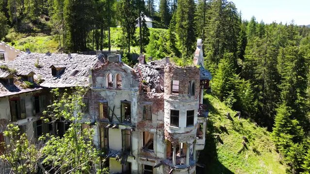 Drohnenflug Wildbad Innichen in S&uuml;dtirol Lost Place