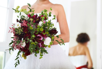 bride holding bouquet