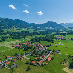 Fototapeta na wymiar Ausblick auf die Region um Törwang im Chiemgau, Blick über Geisenkam zum Kitzstein