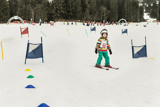kleines M&auml;dchen Skifahren, Altenmarkt, Salzburg, &Ouml;sterreich
