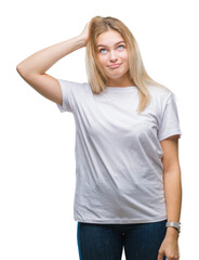 Obraz premium Young caucasian woman over isolated background confuse and wonder about question. Uncertain with doubt, thinking with hand on head. Pensive concept.