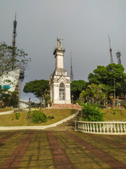 Fototapeta na wymiar Statue of Christ on top of a mountain in the city of Juíz de Fora, Brazil
