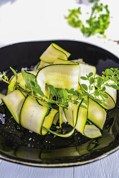 zucchini scheiben d&uuml;nn geschnitten 