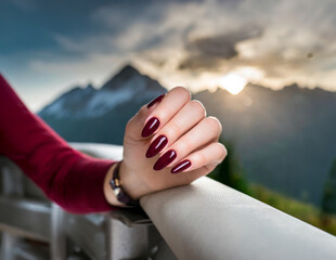 hands of woman, fingernails