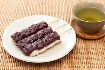 串団子と緑茶