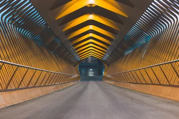 Keuken spatwand met foto Architectural gem in the form of a pedestrian boat tunnel in the port of Antwerp, western Belgium. Yellow beams forming a ribbed roof © Fauren