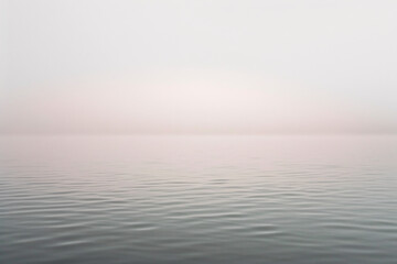 Obraz premium Misty sea horizon at dawn with soft light