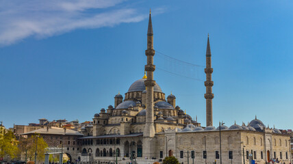Fototapeta na wymiar Suleymaniye Mosque scenic view from Eminonu pier (Istanbul, Turkiye)