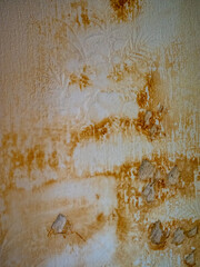 Feuchte und verschmutzte Tapete