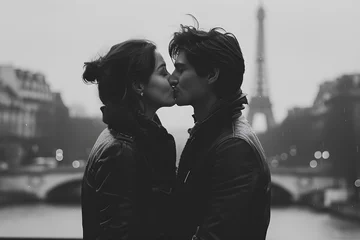 Foto op Canvas Couple kissing in the city of Paris, in a monochromatic style. © NE97