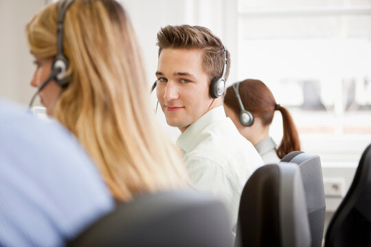 junge Erwachsene und Studenten mit Headset