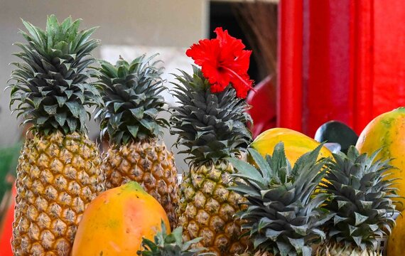 Ananas frais au march&eacute; de Papeete