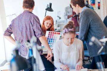 Obraz premium Coworkers discussing a project in a modern office