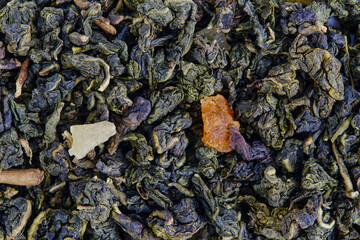Black and green leaf tea with fruits and berries.