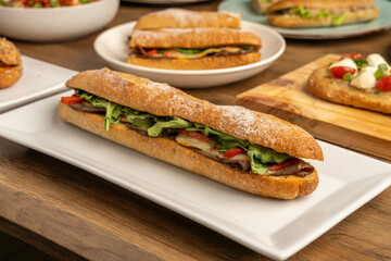 Sandwiches y alimentos salados 