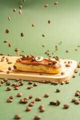 Lindo postre eclair de café