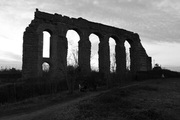 Fototapeta na wymiar roman aqueduct country