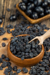 dry blue raisins from large grapes