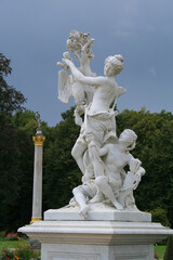 Obraz premium Statues at the fountain at Sanssouci