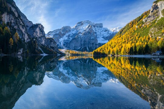 Croda del Becco, Seekofel, reflected in lake in autumn, Braies Lake, Lago di Braies, Pragser Wildsee, Bolzano Province, Bozen Province, Alto Adige, South Tyrol, Dolomites, Italy, Europe