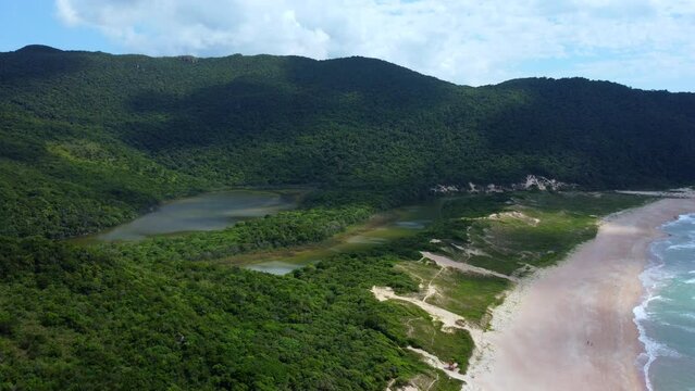 Vista da Lagoinha do Leste, na praia da Lagoinha do Leste em Florianopolis